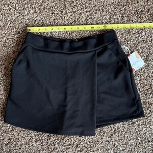 NWT Black Skort